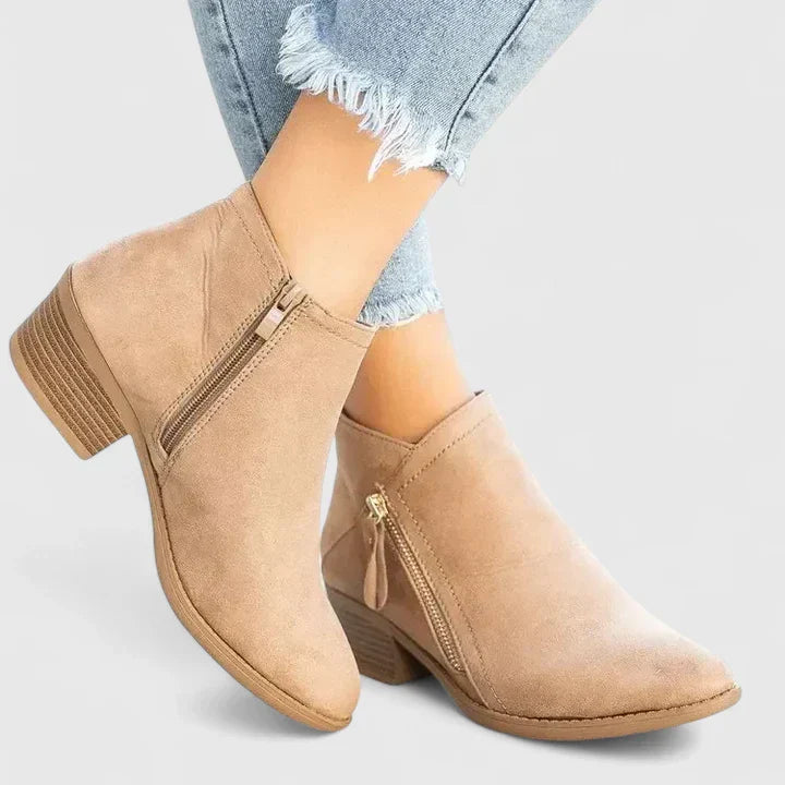 Auryziah | Orthopaedic Boots